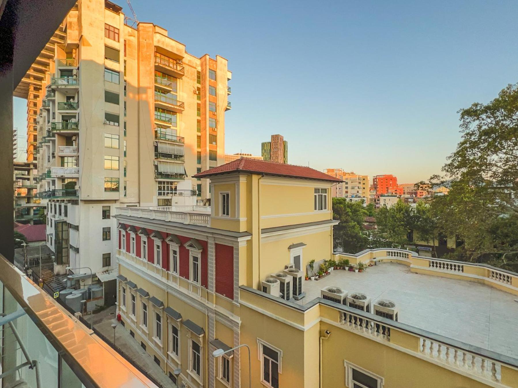 Downtown Grand Comfort Tirana Kültér fotó