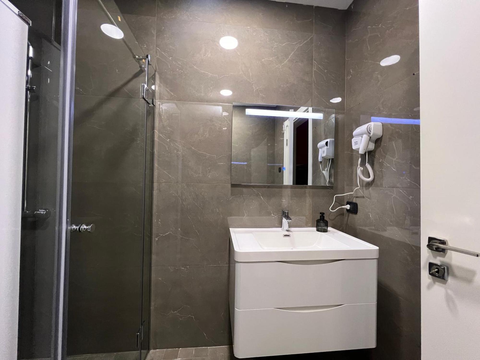 Downtown Grand Comfort Tirana Kültér fotó
